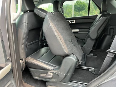 Certified 2021 Ford Explorer XLT w/ Equipment Group 202A AWD/4WD image 5