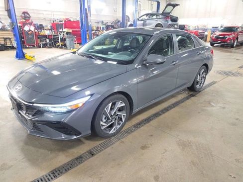 Used 2025 Hyundai Elantra Limited image 1