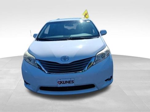 Used 2012 Toyota Sienna XLE w/ Entertainment Pkg FWD image 13