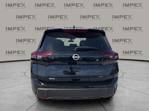 Used 2025 Nissan Rogue SV image 4