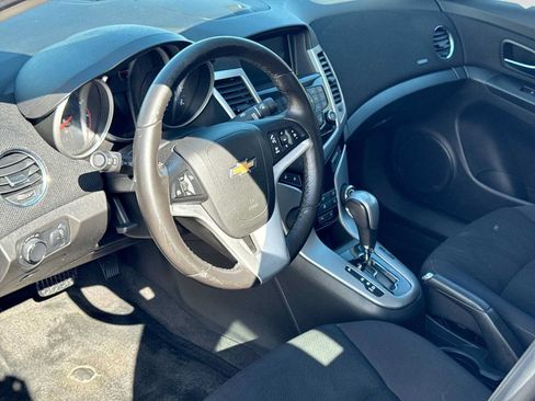 Used 2014 Chevrolet Cruze LT FWD image 2