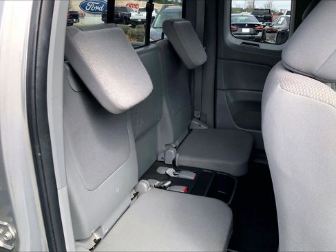 Used 2015 Toyota Tacoma 4x4 Access Cab w/ Convenience Package image 18