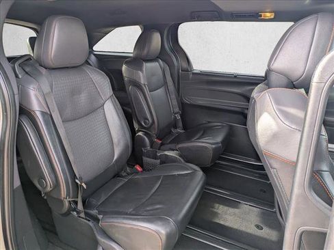 Used 2022 Toyota Sienna XSE image 22