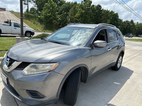 Used 2015 Nissan Rogue SV FWD image 1
