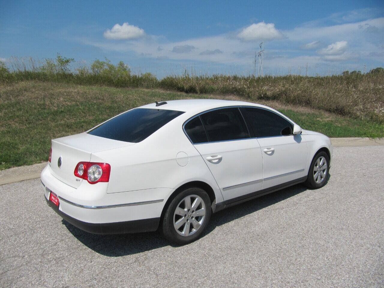 Used 2006 Volkswagen Passat Value Edition FWD image 8