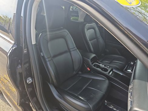 Used 2023 Lincoln Corsair Reserve image 11