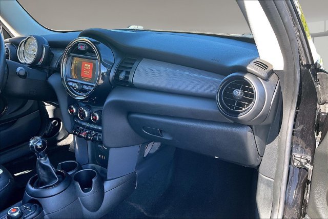 Used 2018 MINI Cooper 2-Door Hardtop FWD image 18