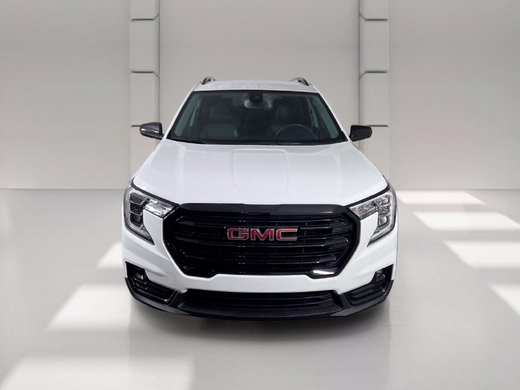 Used 2022 GMC Terrain SLT w/ Elevation Edition FWD image 3