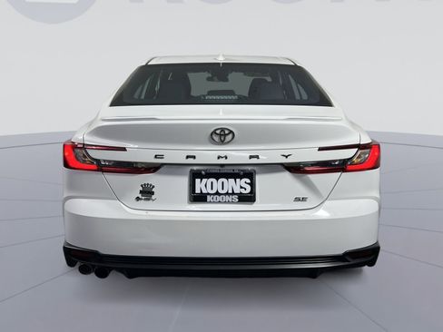 Used 2025 Toyota Camry SE image 5