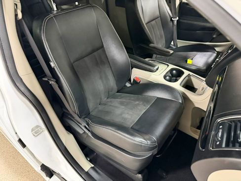 Used 2019 Dodge Grand Caravan SXT FWD image 40