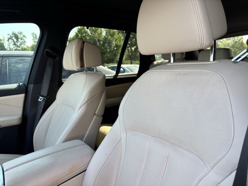 Used 2022 BMW X5 sDrive40i w/ Luxury Seating Package RWD image 16