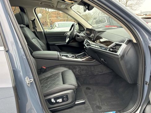 Used 2024 BMW X7 xDrive40i w/ Premium Package AWD/4WD image 10