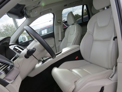 Used 2022 Volvo XC90 T6 Inscription w/ Advanced Package image 16