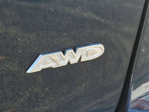 Used 2023 Chrysler Pacifica Touring-L image 34