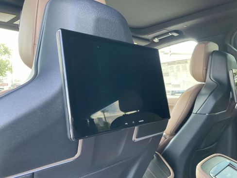 New 2025 Lincoln Navigator L Black Label image 17