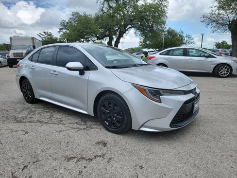 Used 2024 Toyota Corolla LE image 3