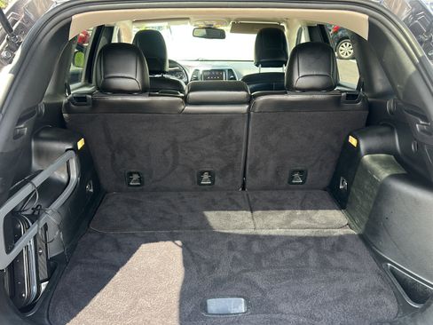 Used 2018 Jeep Cherokee Latitude Plus FWD image 24