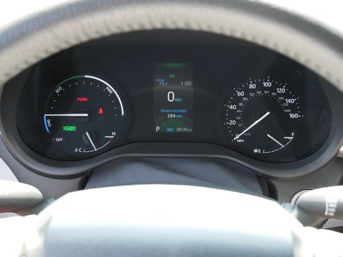 Used 2024 Toyota Sienna XLE FWD image 21