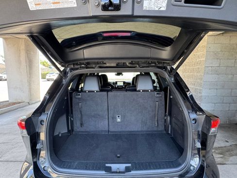 Used 2024 Toyota Highlander XSE FWD image 34