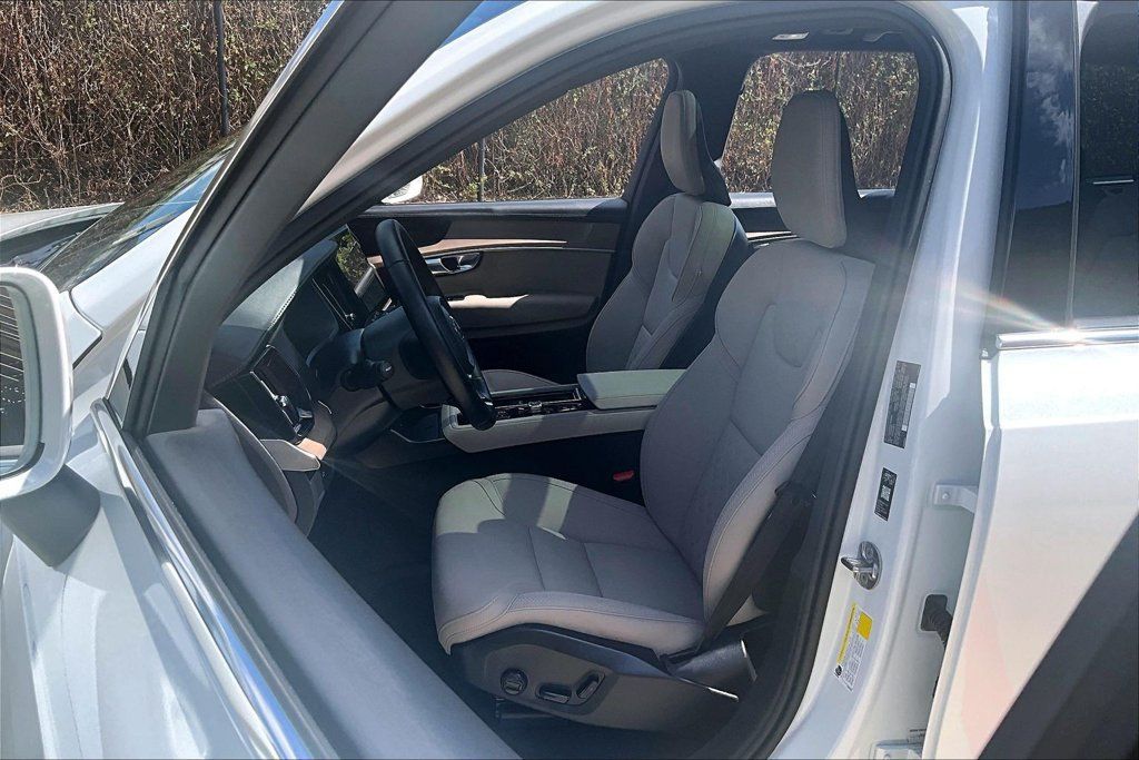 Certified 2026 Volvo XC90 B6 Plus AWD/4WD image 33