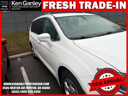 Used 2017 Chrysler Pacifica Touring-L Plus image 12