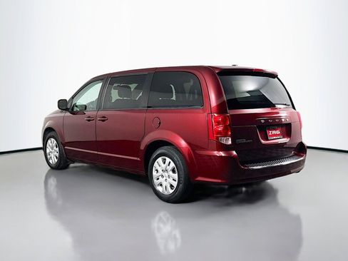 Used 2018 Dodge Grand Caravan SE w/ UConnect Hands-Free Group image 3