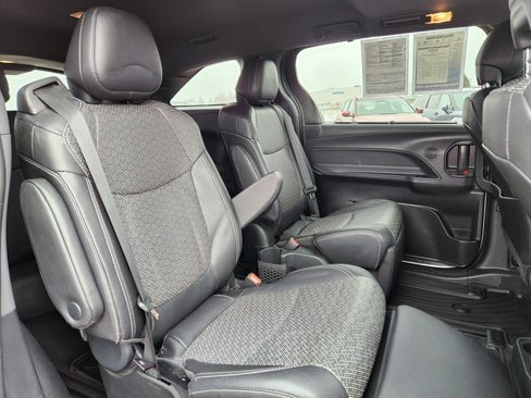 Used 2023 Toyota Sienna XSE image 16