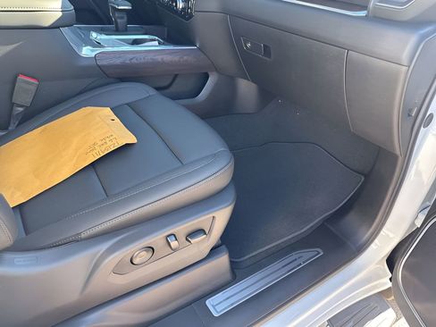 New 2026 GMC Sierra 1500 SLT image 16