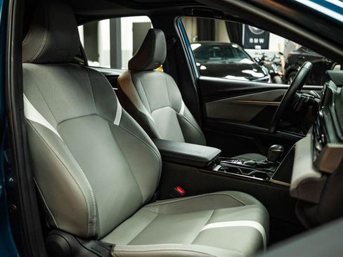 Used 2025 Toyota Camry SE image 14