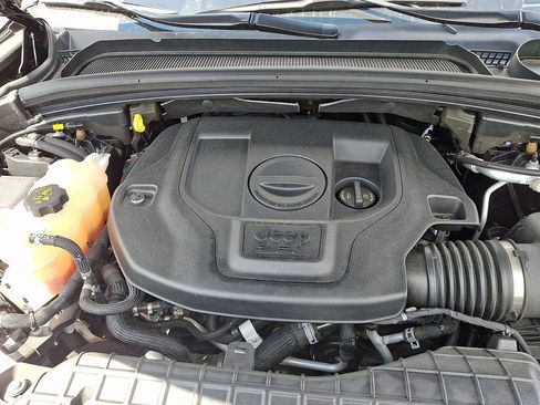 Used 2023 Jeep Grand Cherokee Summit AWD/4WD image 30