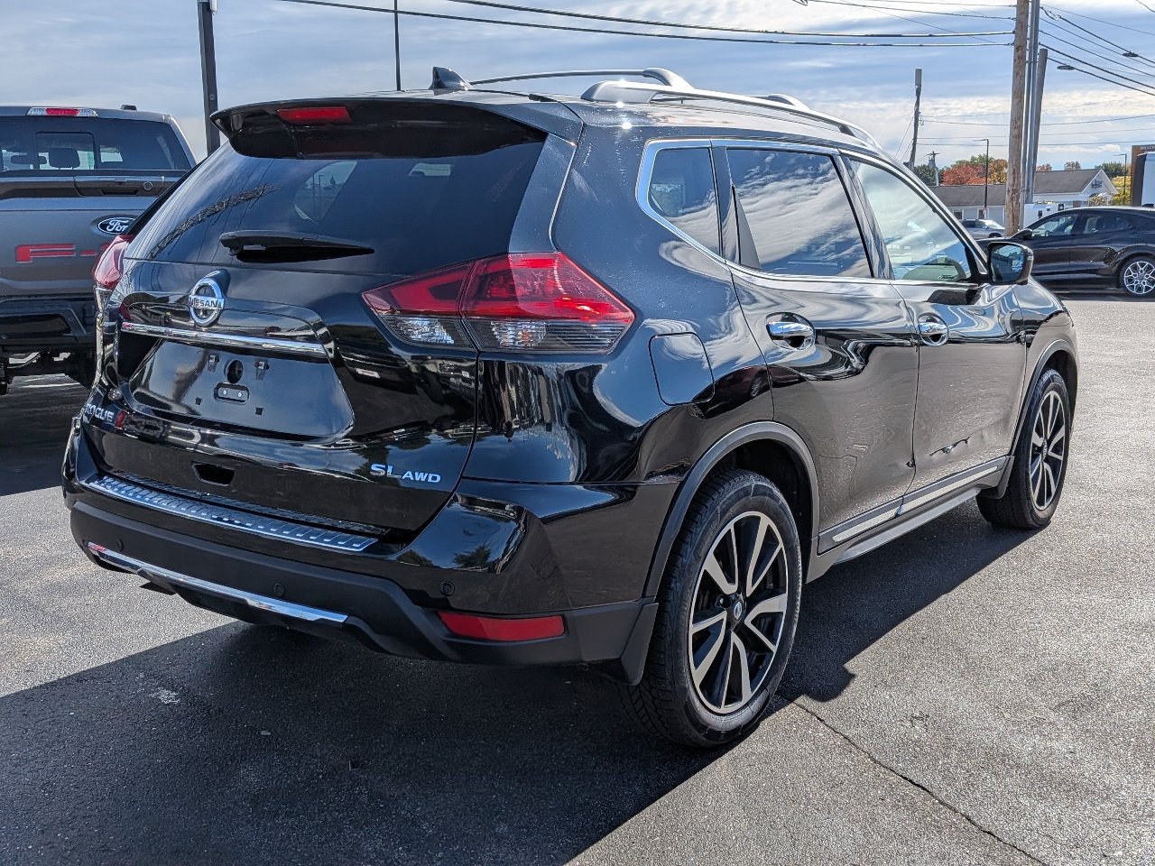 Used 2019 Nissan Rogue SL w/ Premium Package AWD/4WD image 4