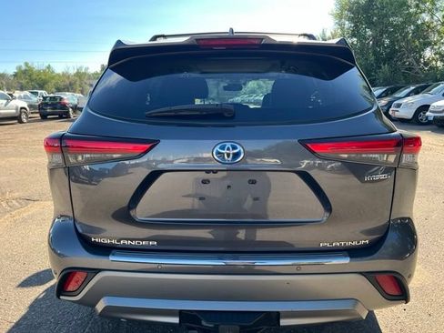 Used 2022 Toyota Highlander Platinum AWD/4WD image 5