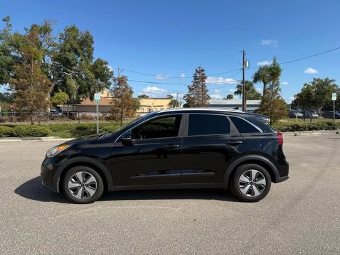 Used 2018 Kia Niro EX w/ EX Premium Package image 5