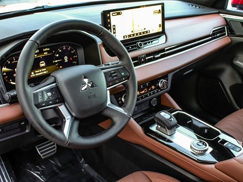 New 2026 Mitsubishi Outlander SEL image 16