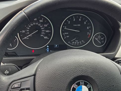 Used 2018 BMW 320i Sedan RWD image 10