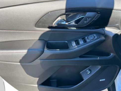 Used 2023 Chevrolet Traverse RS image 15