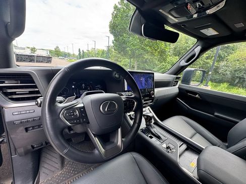 Used 2025 Lexus GX 550 w/ Accessory Package (2T) AWD/4WD image 8