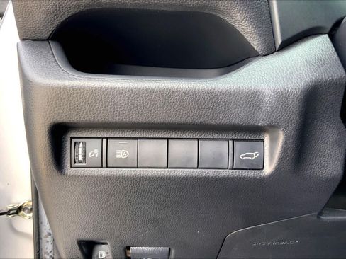 Used 2022 Toyota RAV4 SE AWD/4WD image 33