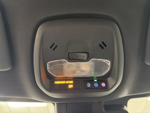 Used 2025 Chevrolet Trax RS image 41