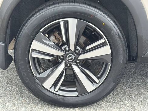 Used 2023 Nissan Rogue SL AWD/4WD image 17