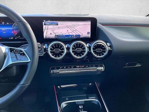 Used 2025 Mercedes-Benz GLA 250 image 8