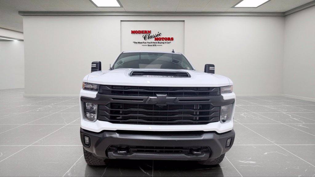 Used 2024 Chevrolet Silverado 3500 LT w/ All Star Edition AWD/4WD image 2