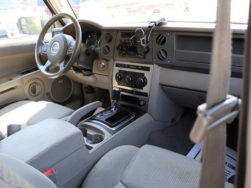 Used 2007 Jeep Commander Sport AWD/4WD image 18