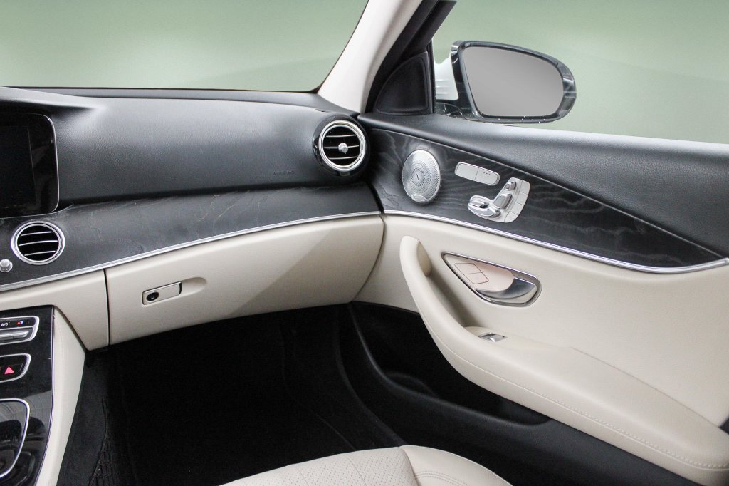 Used 2017 Mercedes-Benz E 300 4MATIC image 20