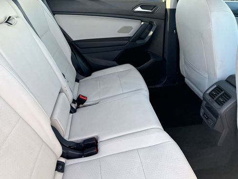 Used 2019 Volkswagen Tiguan SE w/ Panoramic Sunroof Package image 13