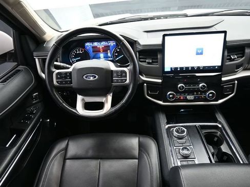Used 2023 Ford Expedition XLT image 27