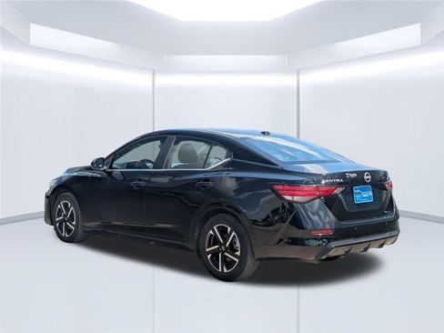 Used 2025 Nissan Sentra SV FWD image 3
