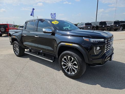 Used 2026 GMC Canyon Denali w/ LPO, Black Badging Package AWD/4WD image 10