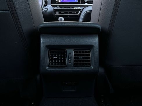 Used 2025 Toyota Camry SE image 13