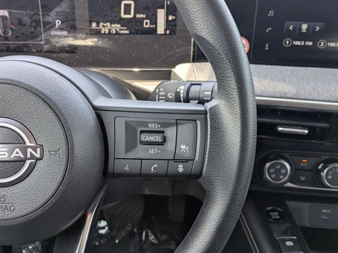 Used 2025 Nissan Kicks SV AWD/4WD image 22